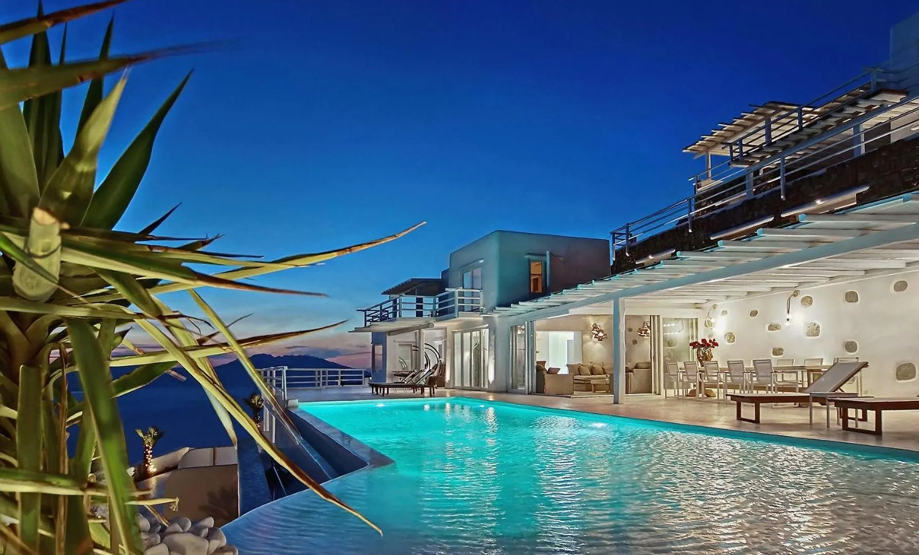 M11 - Mykos Villa - Luxury Oasis In Kastro Mykonos Town